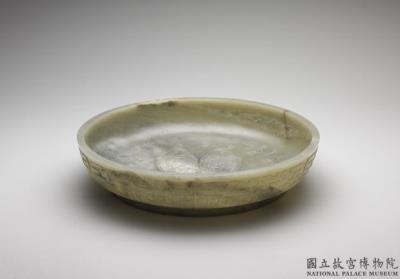 图片[2]-Jade vessel imitating a bronze pan with pair of fish design, Qing dynasty, Qianlong reign (1736-1795)-China Archive